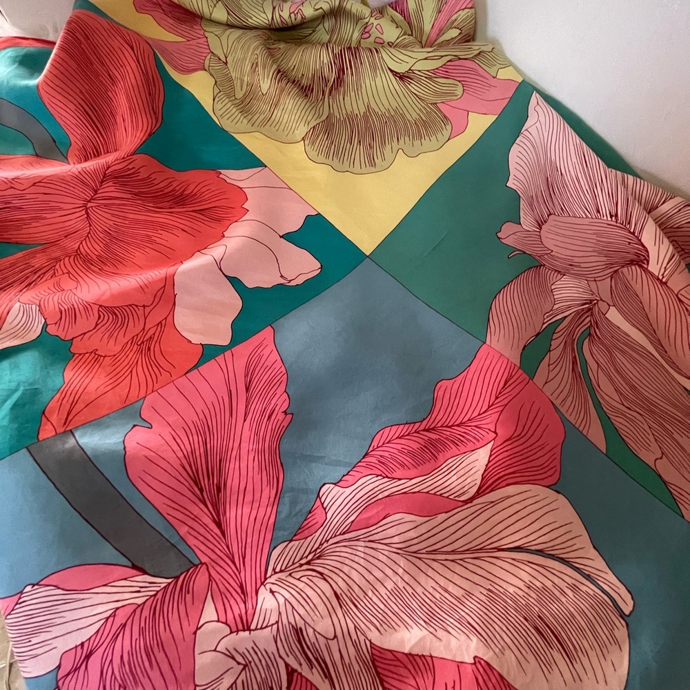 Hermès Stole Etude Pour Un Iris-Arc En Ciel silk scarf. - Picture 11 of 16